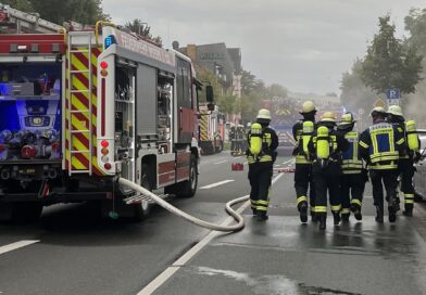 Kellerbrand mit Menschenrettung über die Drehleiter! 